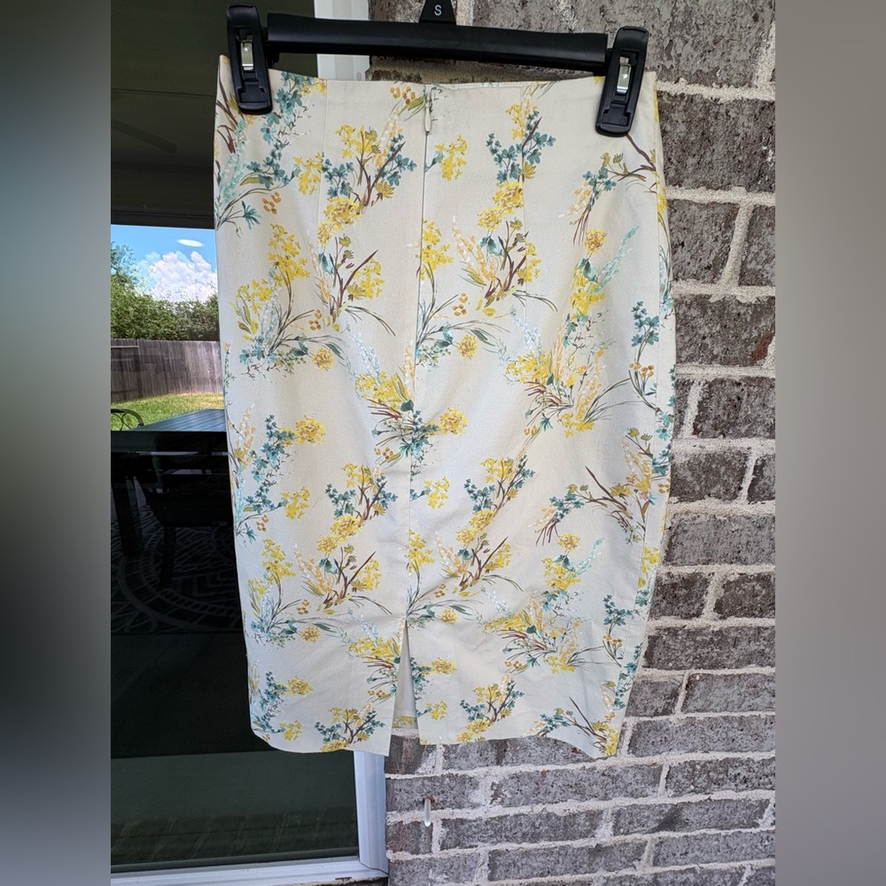 Antonio Melani Floral Cream Skirt Size 2 - Picture 5 of 9